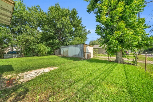 Building Photo - 7304 Kinney St