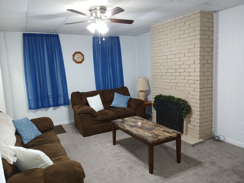 Building Photo - 2411 Spring St