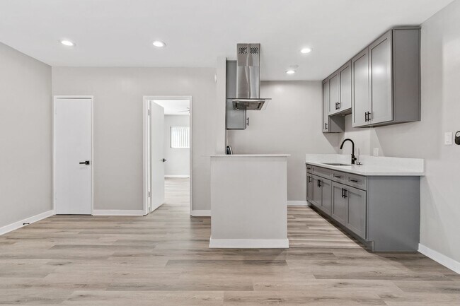 Interior Photo - 1655-1701 West Malvern Avenue