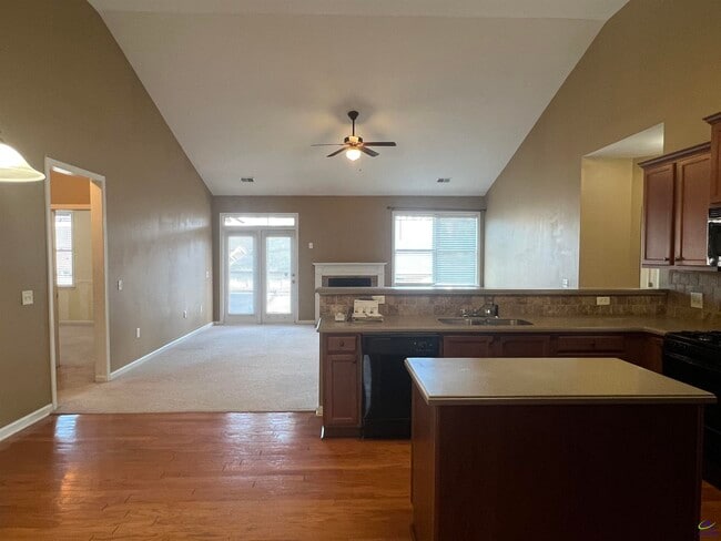 Building Photo - 312 Hearthwood Dr