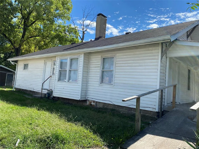 Building Photo - 429 N Tibbs Ave