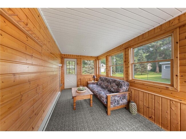 Building Photo - 2180 Island Dr