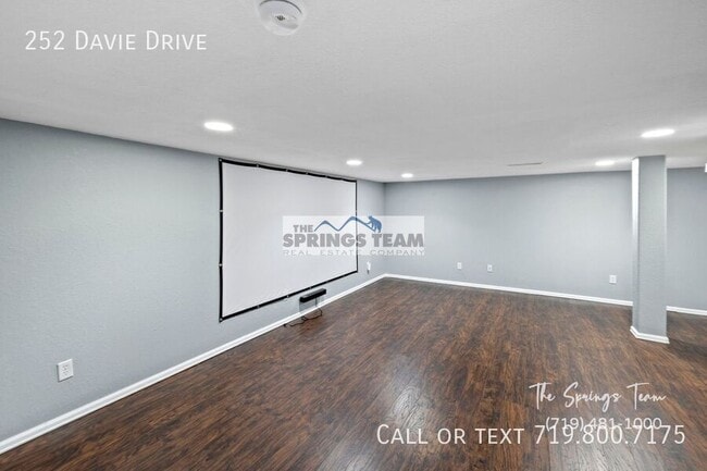 Building Photo - 252 Davie Dr