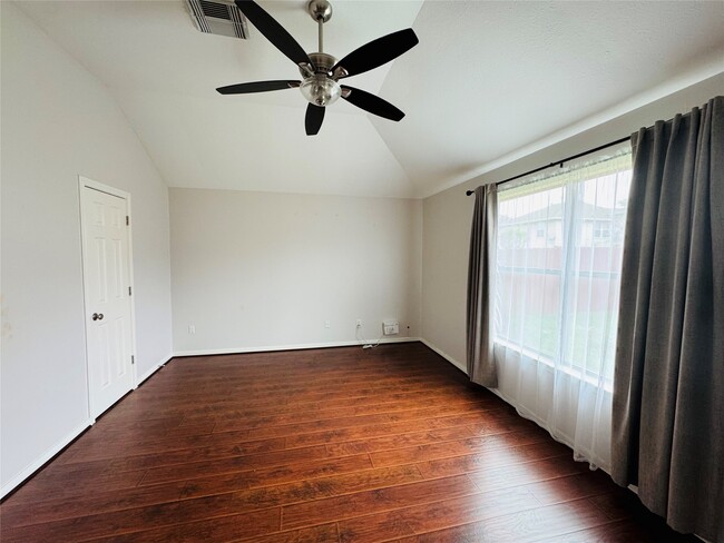 Building Photo - 5935 Wildbriar Ln
