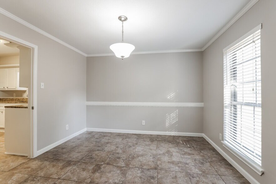 Building Photo - 11715 Gardenglen Dr