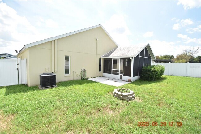Building Photo - 944 Ridge Haven Dr