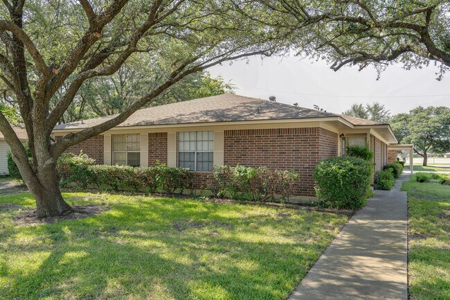 yard view - 1233 Cordell St