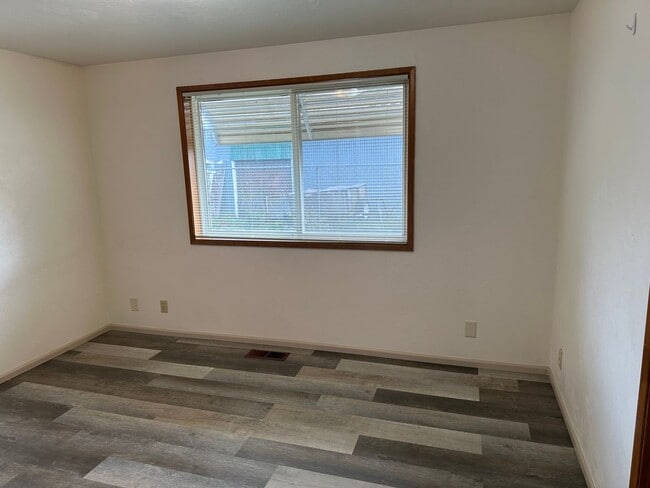 Building Photo - Cute 3-bedroom, 1-bathroom house in Springfield!