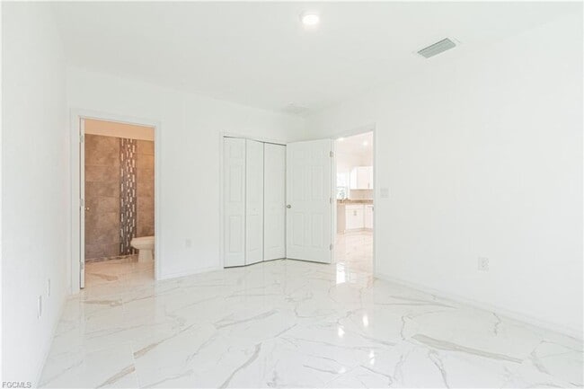 Building Photo - AVAILABLE NOW-TROPIC ACRES-THREE BEDROOM T...