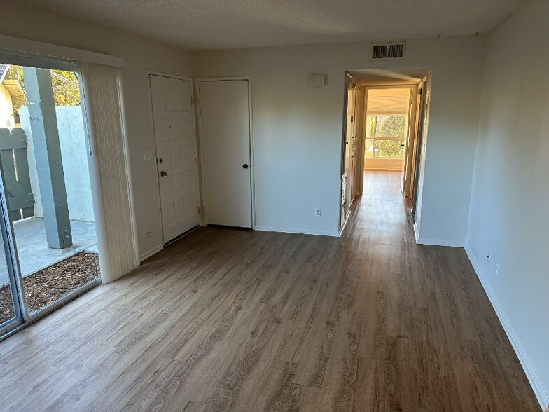 Building Photo - 1750 Prefumo Canyon Rd