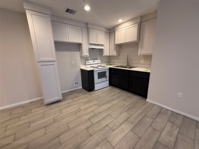 Building Photo - 5530 Hillman St