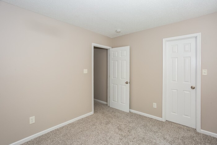 Building Photo - 5891 Culloden Ct