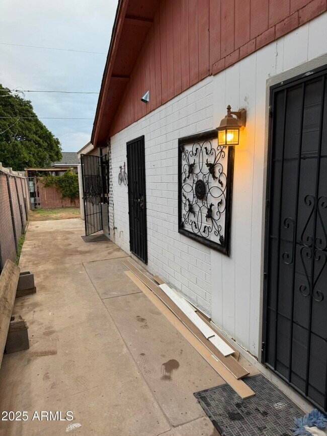 Building Photo - 1516 W Pueblo Ave