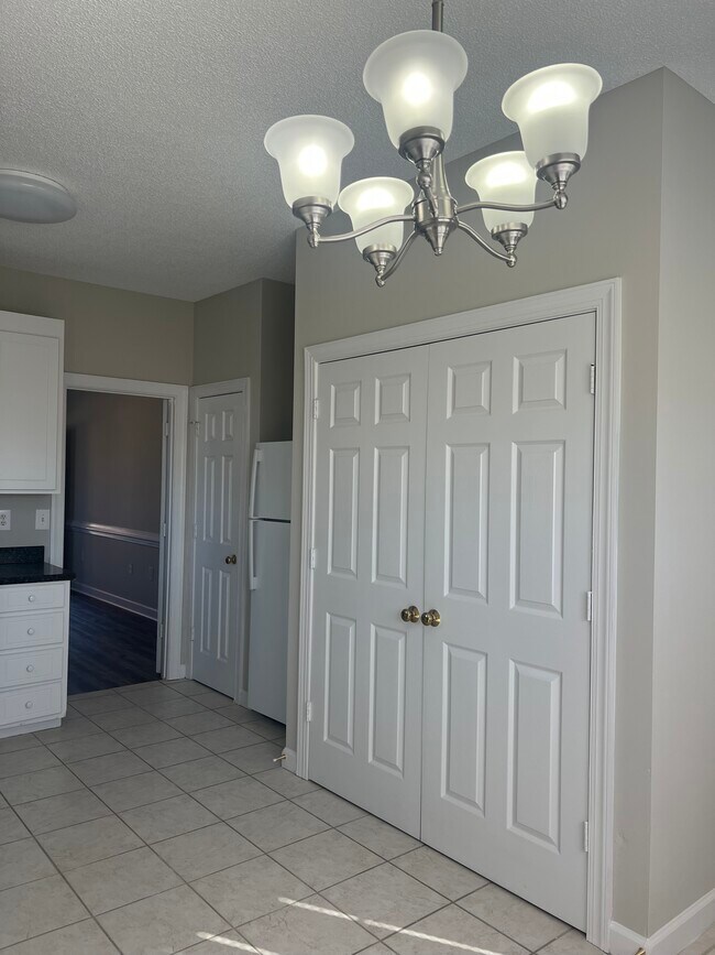 Washer/dryer hookup - 3309 Whitlock Dr N