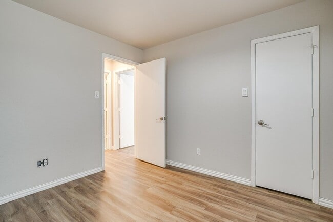 Building Photo - 5947 Chimney Wood Cir