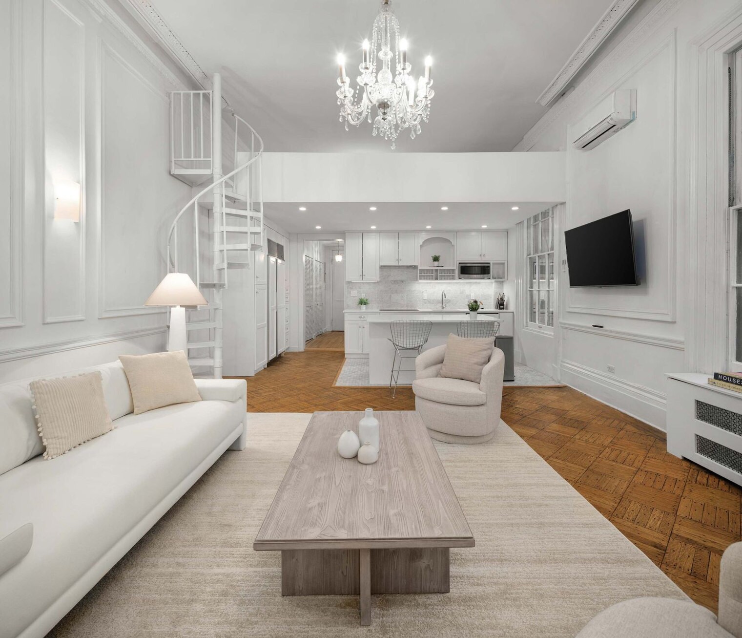 Building Photo - 3 E 9th St