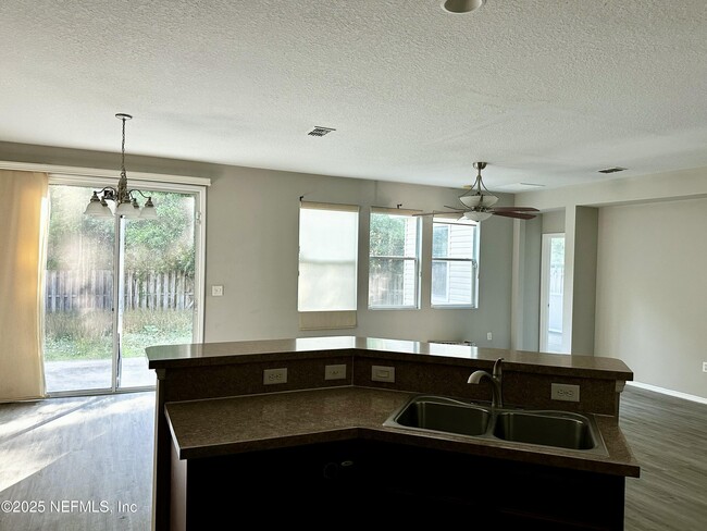 Building Photo - 11751 Silver Hill Dr