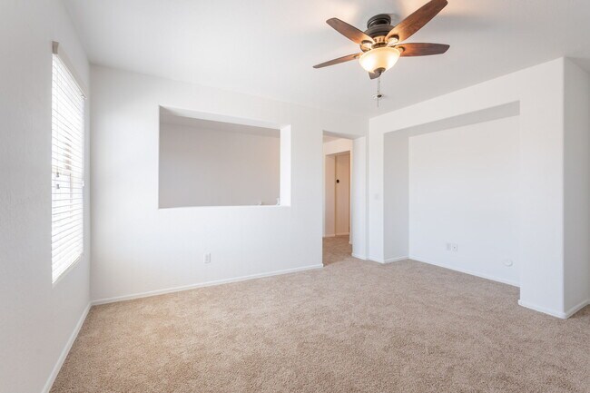 Building Photo - 4500 E Del Rio St