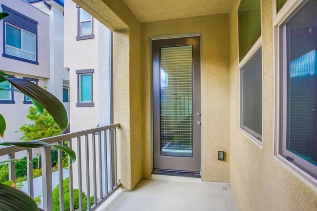 Building Photo - Beautiful 4 Bedroom Townhome! Built in 202...