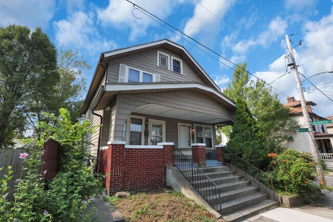 Building Photo - 461-463 Reinhard Ave