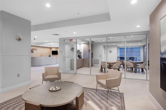 Building Photo - 704 N Ocean Blvd