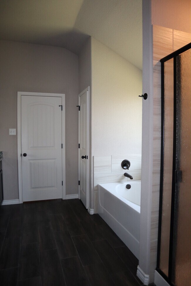 Building Photo - 5207 Colina Dr