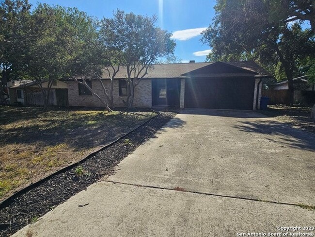 Building Photo - 4 Bedroom one story in Silver Creek