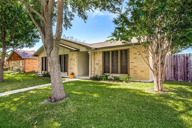 Building Photo - 217 Glenwood Dr