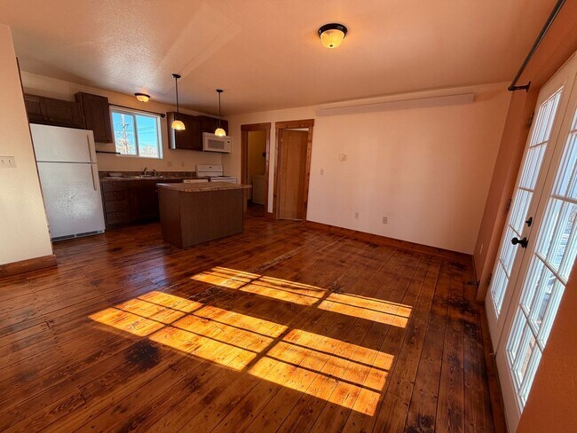 Building Photo - 938 St Joe St