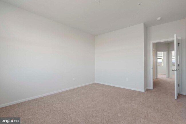 Building Photo - 462 Tiller St