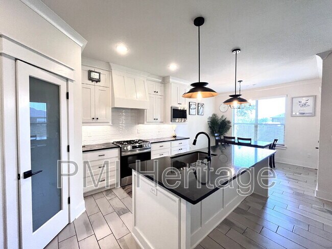 Building Photo - 2061 Larry Ln