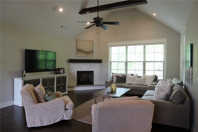 Building Photo - 2200 NW Small Oaks St