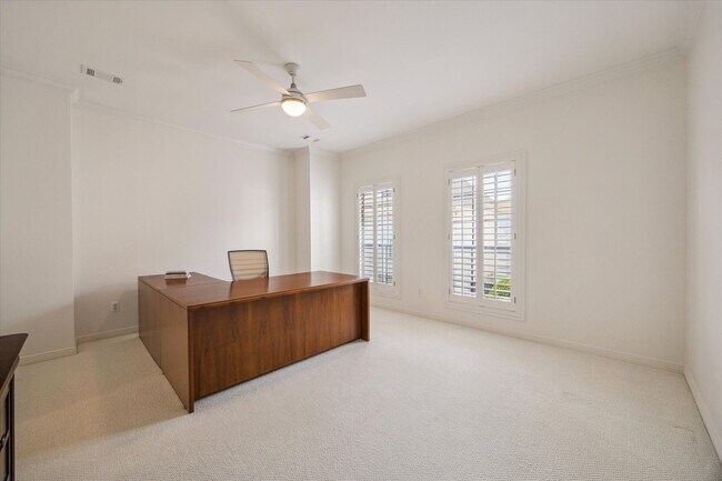 Building Photo - 2214 Potomac Dr