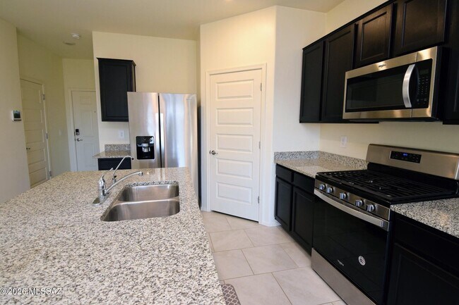 Building Photo - 10155 N Leopard Gecko Terrace