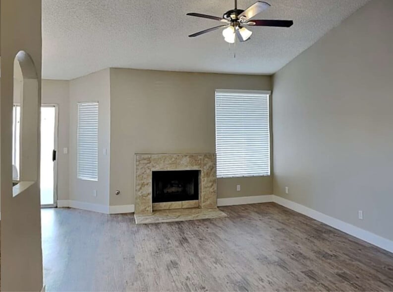 Building Photo - 1413 Braided Mane Cir