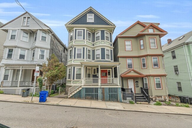 Building Photo - 5 Sachem St