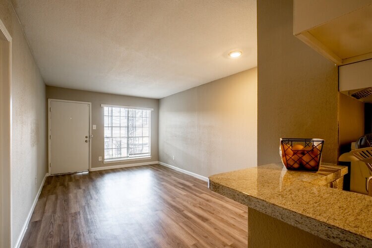 Dining room - 8700 Broadway