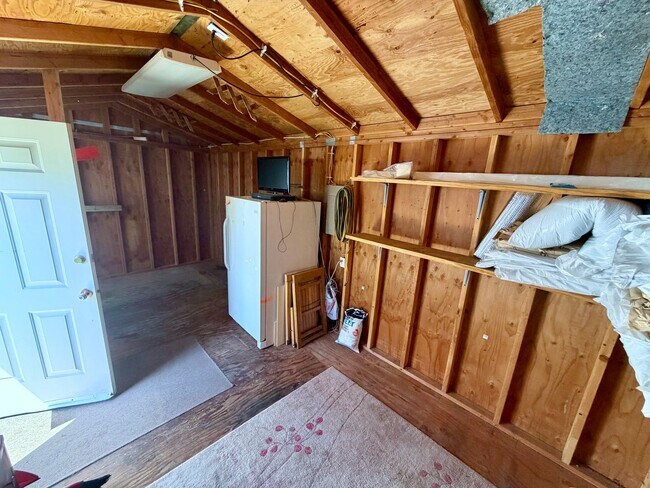 Building Photo - 11 Pond Ln