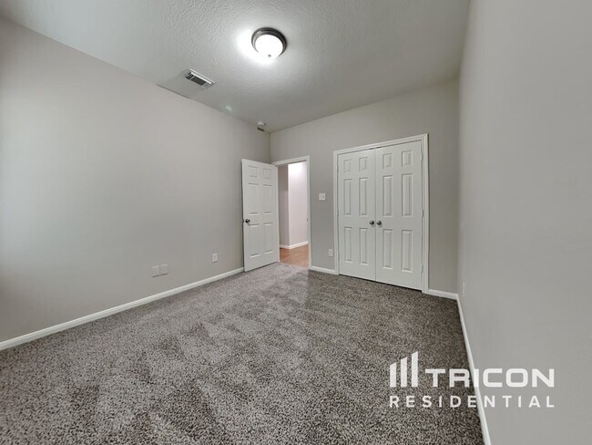 Building Photo - 810 E Clady Ct