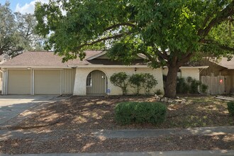 Building Photo - Newly Renovated NE San Antonio 3 bedroom home in established neighborhood-You do not want to miss...