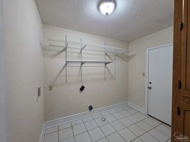 Building Photo - 916 Rentz Ave