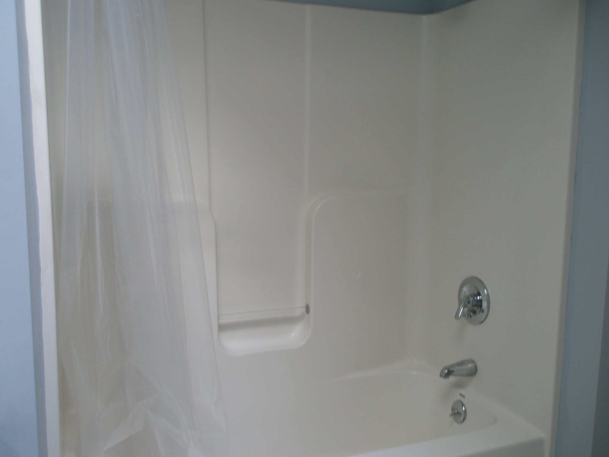 Shower Tub - 2330 Vineyard Dr
