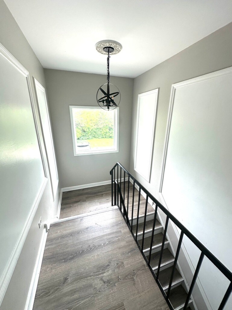 Building Photo - 1047 S Evergreen Ave