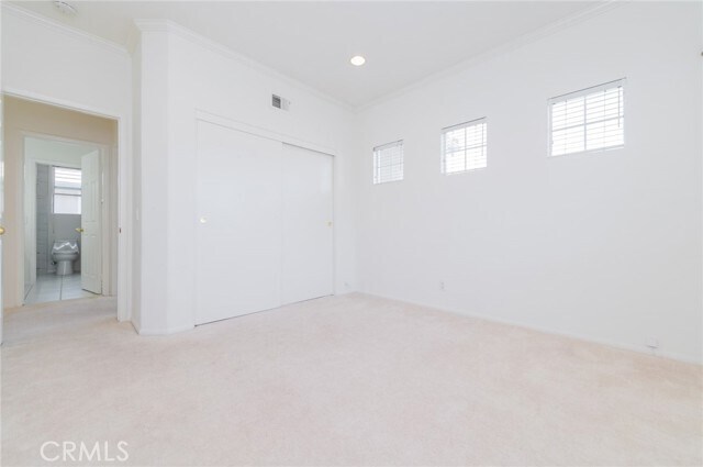 Building Photo - 22661 White Oaks