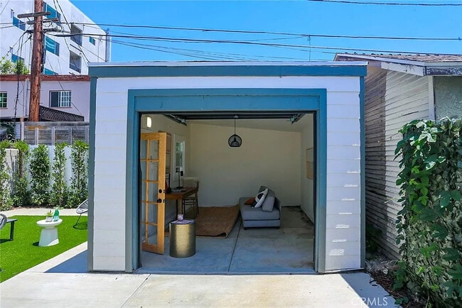 Building Photo - 3816 Goldwyn Terrace