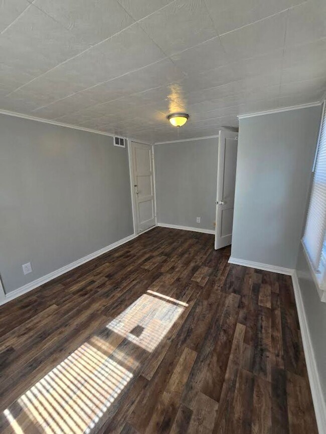 Building Photo - Three Bedroom Home located in Warren Township near 16th and Post Road