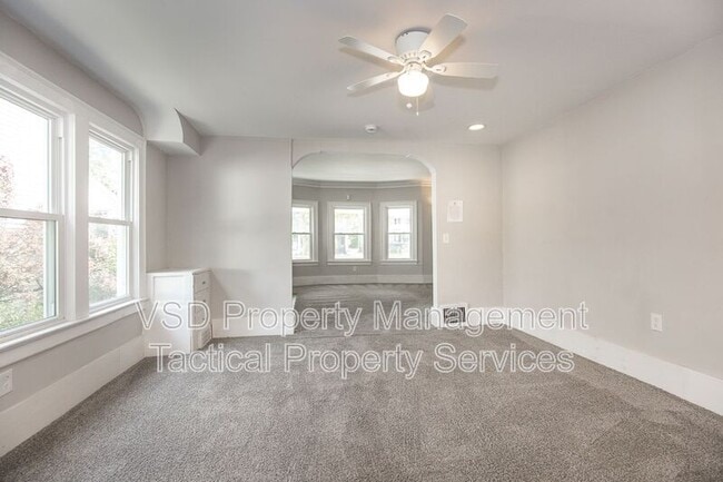 Building Photo - 3692 E 147th St