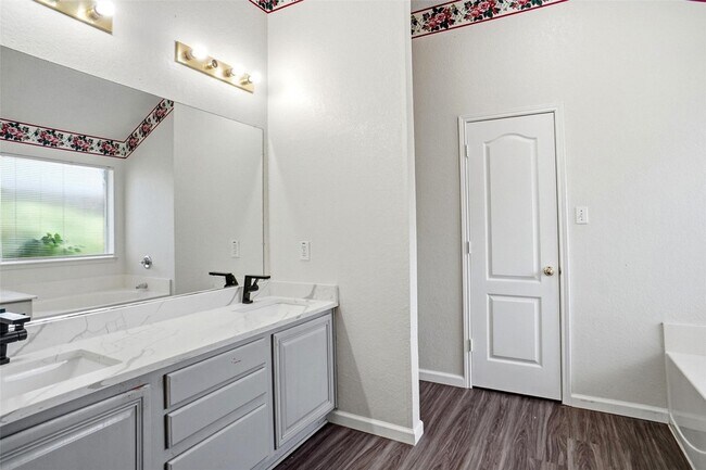 Building Photo - 7103 Greenspoint Dr