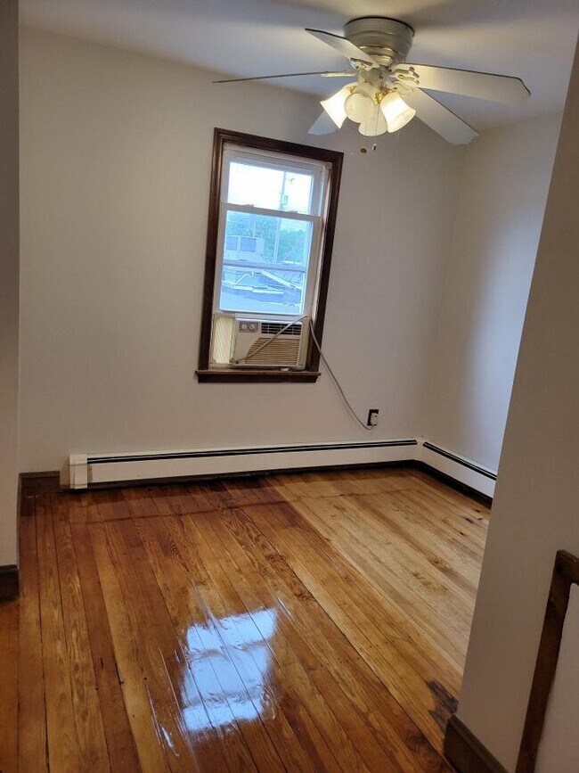 Building Photo - 319 Woodlawn Ave
