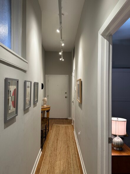 Entry Foyer & Gallery - 1843 W Grace St